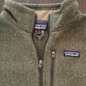 Men’s XL Patagonia 1/4 zip sweater.